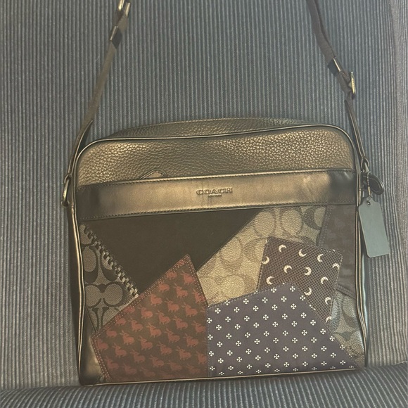 Limited edition coach crossbody. - Picture 3 of 4